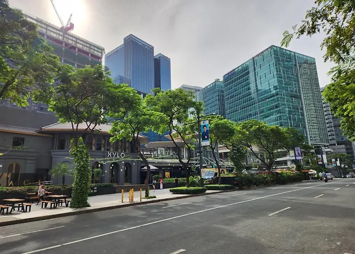 Free Parking 8 Uptown Parksuites Near 2 Major Malls And Restaurants Bgc With Balcony Apartamento Manila