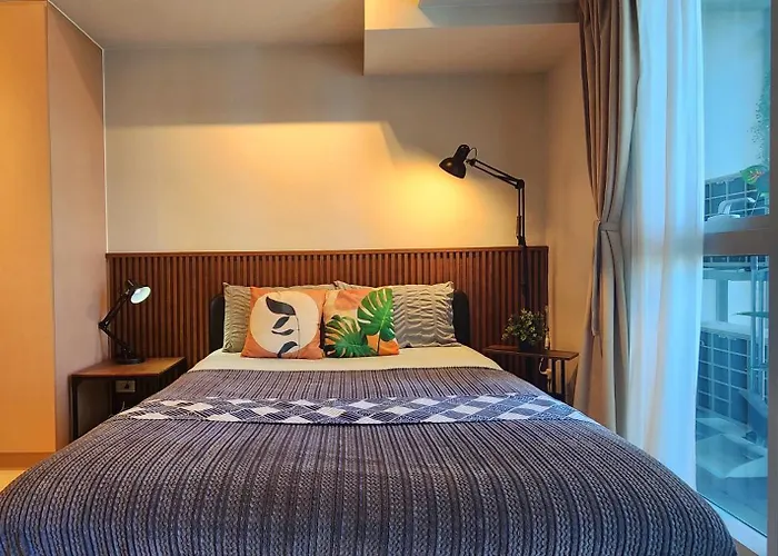 Free Parking 8 Uptown Parksuites Near 2 Major Malls And Restaurants Bgc With Balcony Apartamento Manila