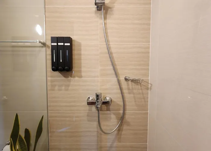 Free Parking 8 Uptown Parksuites Near 2 Major Malls And Restaurants Bgc With Balcony Apartamento *